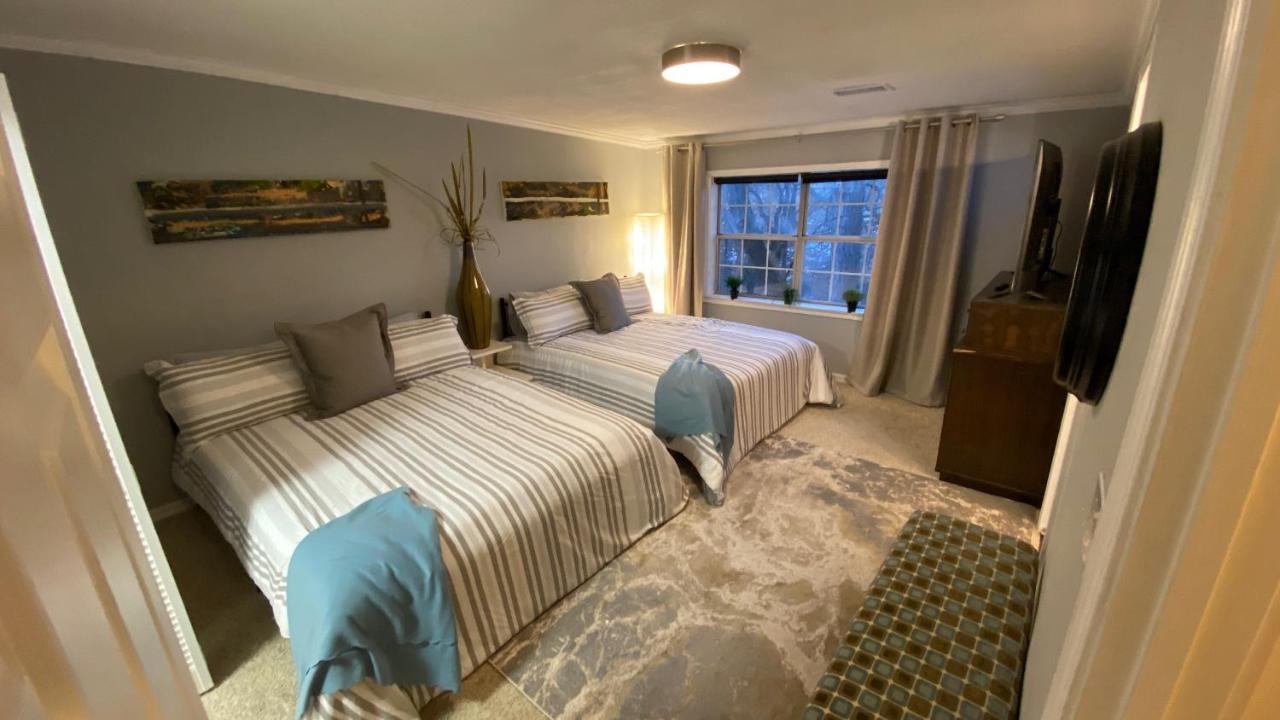 Here It Is! Cool Cape Cod-3 Br-2.5 Bath-12 Guests Olathe Exteriör bild