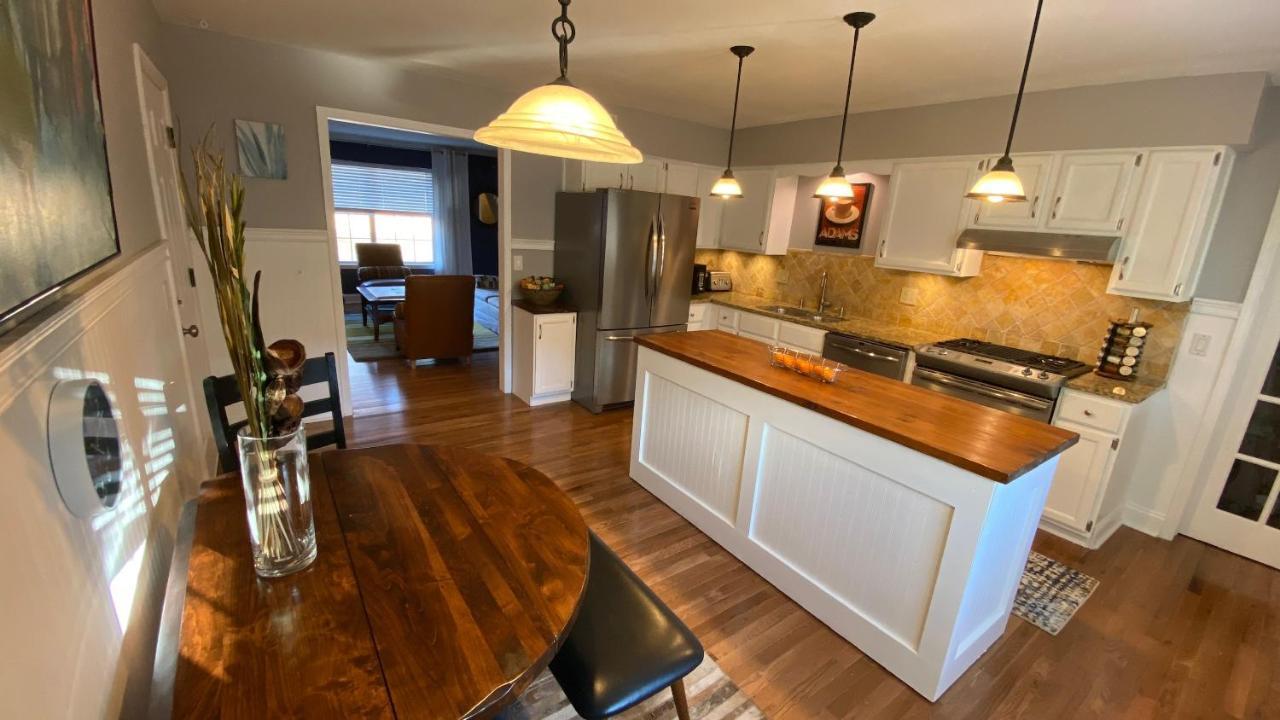 Here It Is! Cool Cape Cod-3 Br-2.5 Bath-12 Guests Villa Olathe Exteriör bild