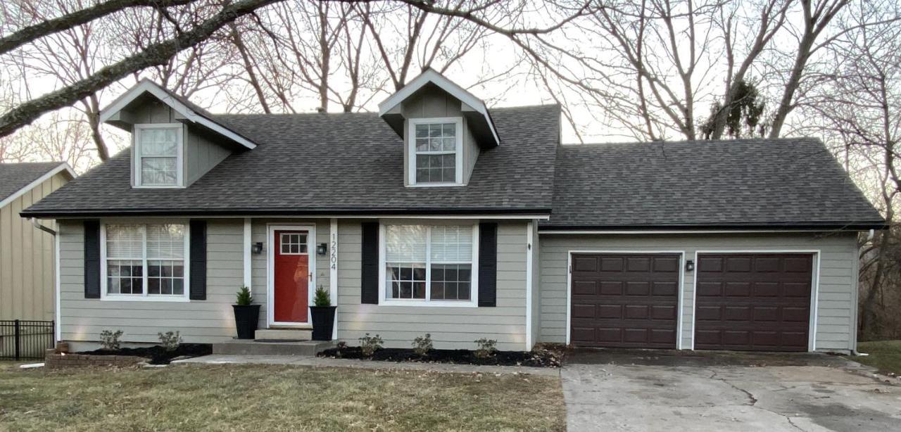 Here It Is! Cool Cape Cod-3 Br-2.5 Bath-12 Guests Olathe Exteriör bild