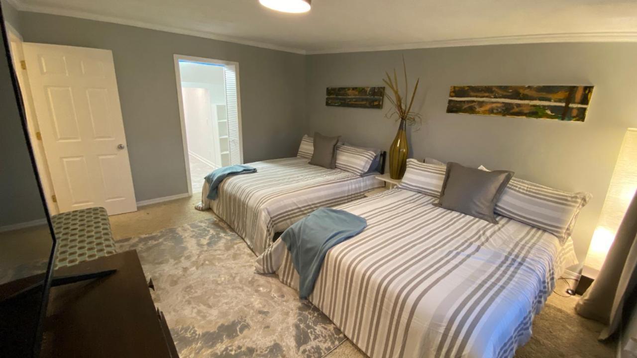 Here It Is! Cool Cape Cod-3 Br-2.5 Bath-12 Guests Olathe Exteriör bild