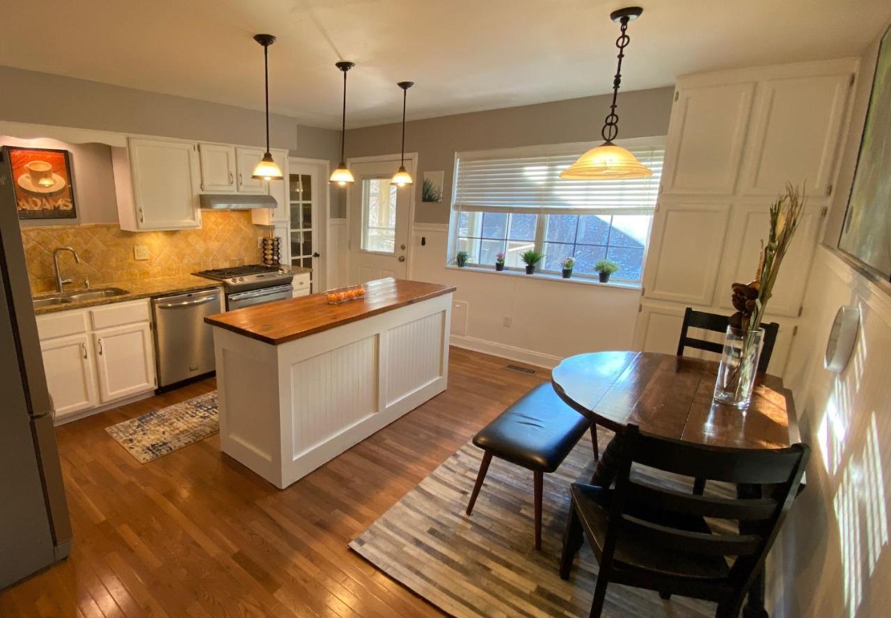 Here It Is! Cool Cape Cod-3 Br-2.5 Bath-12 Guests Olathe Exteriör bild